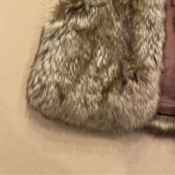 Girl’s Polo Ralph Lauren Faux Fur Vest Size 5 - Picture 2 of 13